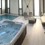 La Tour Des Remparts Pool & Jacuzzi Feriehus *