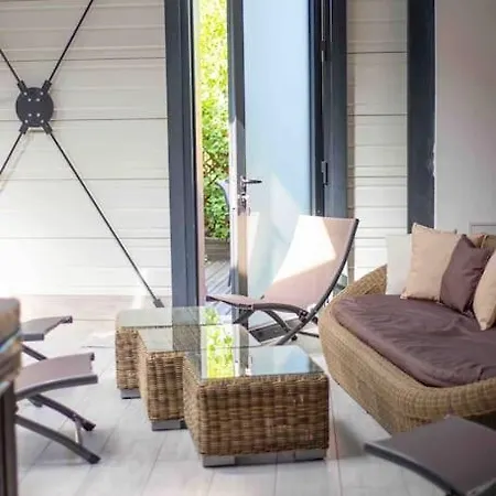 La Tour Des Remparts Pool&jacuzzi Hébergement de vacances