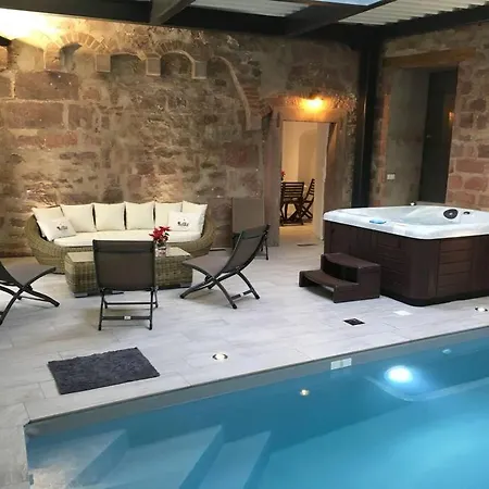 La Tour Des Remparts - Piscine Interieure Chauffee Et Bain A Remous *