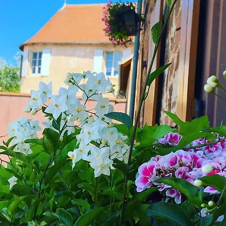 La Tour Des Remparts Pool&jacuzzi Hébergement de vacances