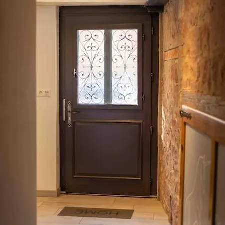 Hébergement de vacances La Tour Des Remparts Pool&jacuzzi *