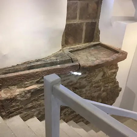 La Tour Des Remparts Pool&jacuzzi Hébergement de vacances *