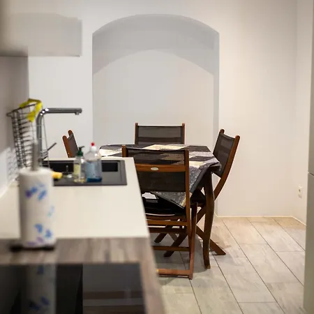 La Tour Des Remparts Pool&jacuzzi Hébergement de vacances