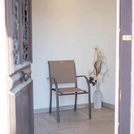 La Tour Des Remparts Pool&jacuzzi Hébergement de vacances *