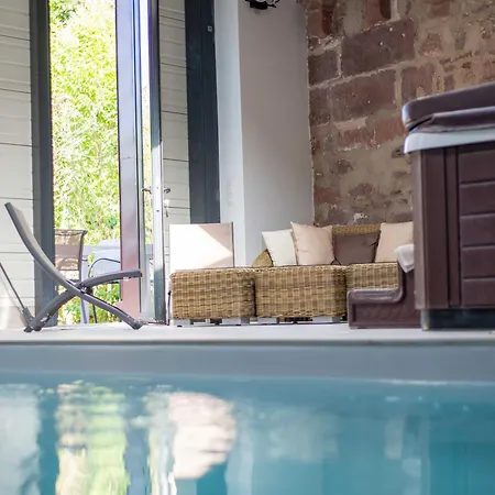 La Tour Des Remparts Pool&jacuzzi