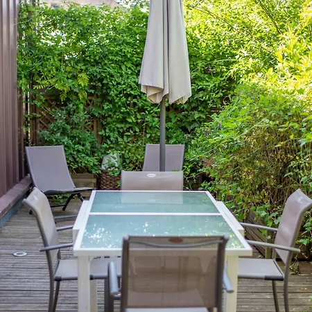 Hébergement de vacances La Tour Des Remparts Pool&jacuzzi *