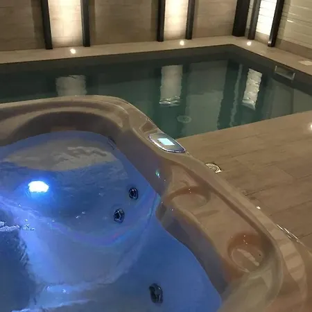 La Tour Des Remparts - Piscine Interieure Chauffee Et Bain A Remous Semesterbostad